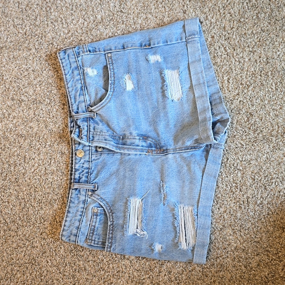 Women's Forever 21 Medium Blue Wash Distressed Cuffed Denim Shorts Size 28 US